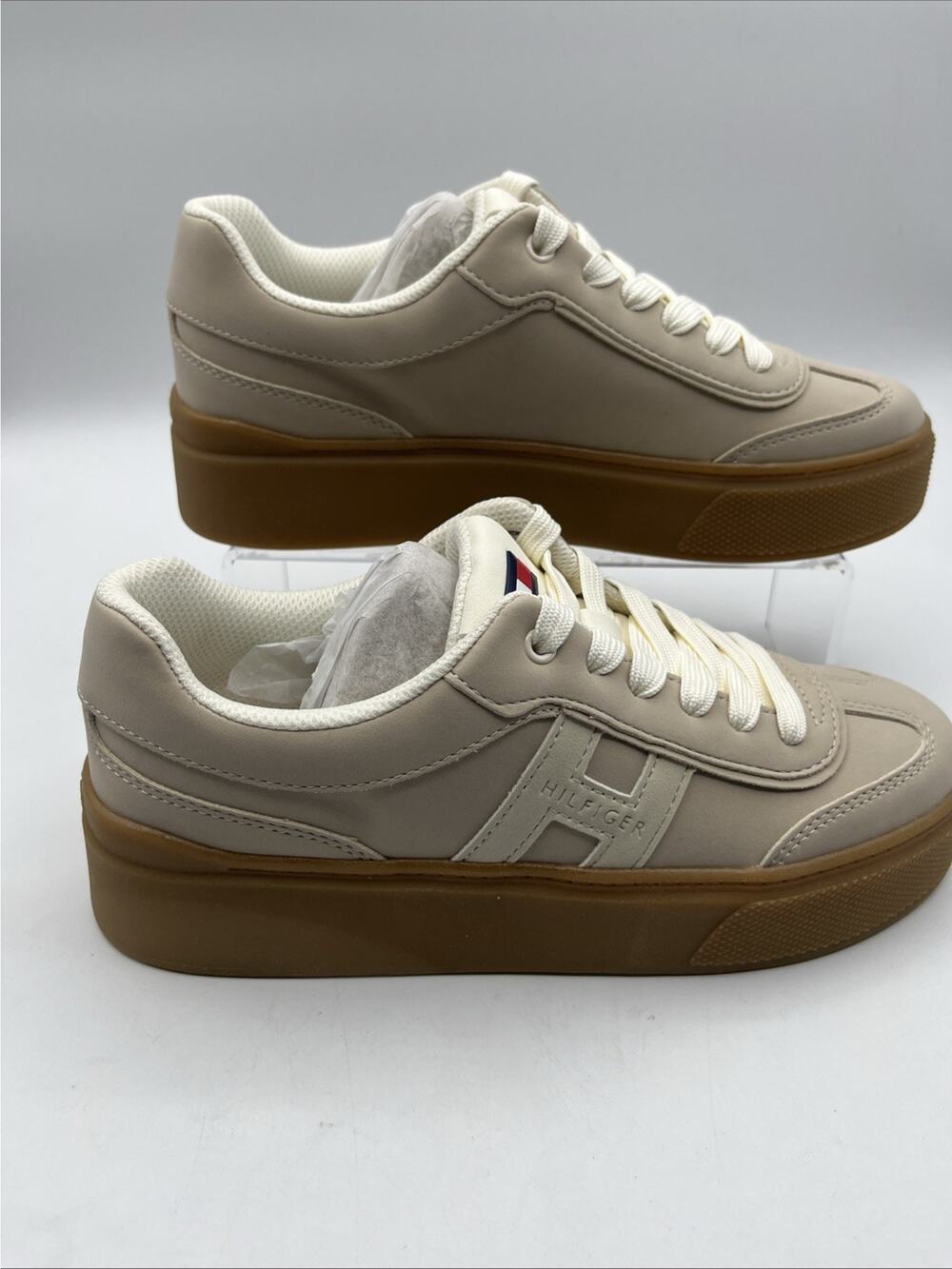 Woman's Fashion Sneakers Tommy Hilfiger Celmi Platform Sneaker, Light Beige 6.5M
